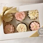 花のカップケーキ