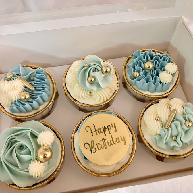 誕生日カップケーキ