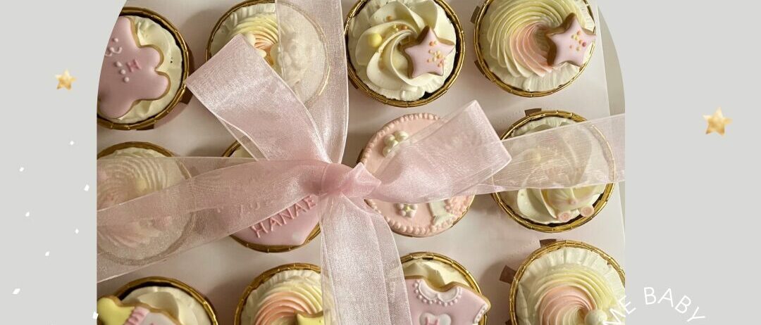 グレー シンプル 赤ちゃん 出産 お知らせ インスタグラムの投稿 赤ちゃんカップケーキ